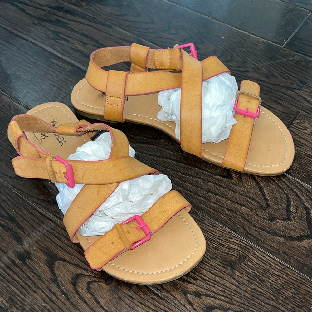 Nevada Brown Leather Sandals with Pink Buckles Size 7
